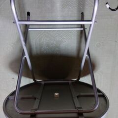 【無料０円】大型丸い金属テーブル ノークレームノーリターンの画像