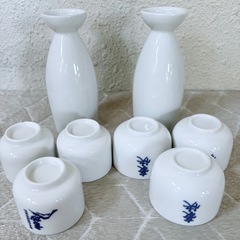 🍶✨日本酒用酒器セット＊徳利2本＋お猪口6個🐉青い蛇の目模様入り♥晩酌・おうち居酒屋・食器コレクションに最適🌸透明度チェックもできる利き酒仕様♡まとめて200円 岡山市中区円山直接手渡し💛の画像