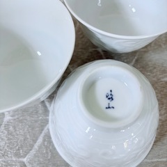 🌸✨白磁湯呑み茶碗3点セット＊花の浮き彫り模様入り♥上品でおしゃれな和食器🎐百貨店購入の高品質✨お茶タイム・ティータイム・ほっこり時間にぴったり💛3点まとめて300円 岡山市中区円山直接手渡し☕の画像