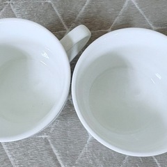 ☁️✨白いうねりデザインカップ2個セット＊スープにもコーヒーにも可愛い♥手に馴染む持ちやすい取手付き♡おうちカフェや朝のほっこりタイムにぴったり🌸断捨離お得価格200円 岡山市中区円山直接手渡し💛の画像