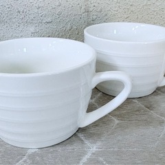 ☁️✨白いうねりデザインカップ2個セット＊スープにもコーヒーにも可愛い♥手に馴染む持ちやすい取手付き♡おうちカフェや朝のほっこりタイムにぴったり🌸断捨離お得価格200円 岡山市中区円山直接手渡し💛の画像