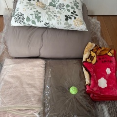毛布や敷きパッド、夏用掛け布団、冬用掛け布団などまとめての画像