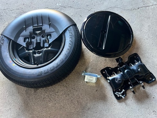 新車外し 新型ジムニー JB64 スペアタイヤ、ブラケット、カバー 一式