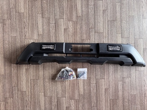 ハイエース　バンパーガード　デイライト付き