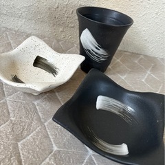 🌟✨山本寛斎 KANSAI 陽＊黒×白ペア小鉢＆湯呑み3点セット🎐おしゃれ和モダン食器♥独特デザインでおもてなしや毎日の食卓にぴったり🍵の画像