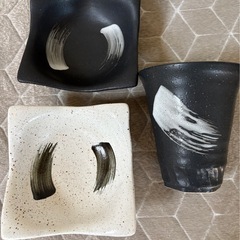 🌟✨山本寛斎 KANSAI 陽＊黒×白ペア小鉢＆湯呑み3点セット🎐おしゃれ和モダン食器♥独特デザインでおもてなしや毎日の食卓にぴったり🍵の画像