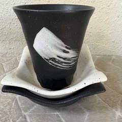 🌟✨山本寛斎 KANSAI 陽＊黒×白ペア小鉢＆湯呑み3点セット🎐おしゃれ和モダン食器♥独特デザインでおもてなしや毎日の食卓にぴったり🍵の画像