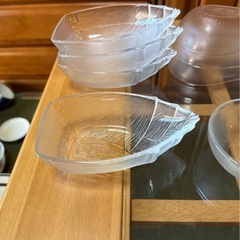 野菜の形をしたガラス皿の画像