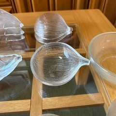 野菜の形をしたガラス皿の画像