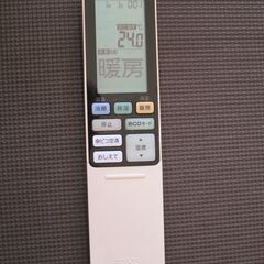 東芝純正エアコン用　リモコン＋ボイスコントローラ＋取扱説明書の3点セットの画像