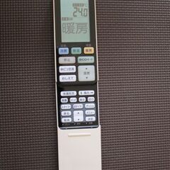 東芝純正エアコン用　リモコン＋ボイスコントローラ＋取扱説明書の3点セットの画像