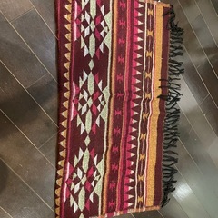 coleman ファイアープルーフブランケットとネイティブ柄ブランケットの画像