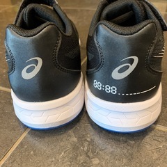 未使用アシックス23.5cmの画像