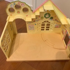 シルバニアファミリー 森のなかよしようちえん あかりの灯る大きなお家の画像