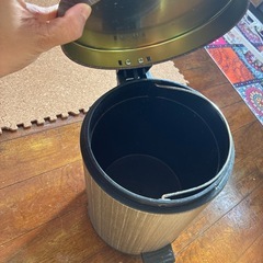 ゴミ箱の画像