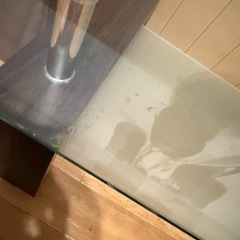 オシャレなガラステーブルの画像
