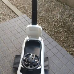 乗用玩具 乗り物 足けり 手押し ベンツの画像