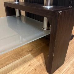 オシャレなガラステーブルの画像