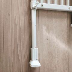 ニトリ スペース有効活用できる ポールつっぱり棚(幅73-112) 一つ300円の画像