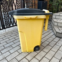 外用取手と車付ゴミ箱の画像