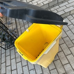 外用取手と車付ゴミ箱の画像