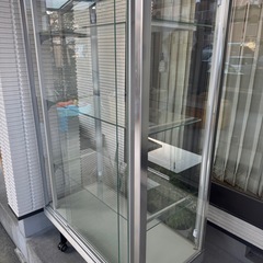 コレクションに！ガラスショーケース/飾り棚（キャスター付き）の画像