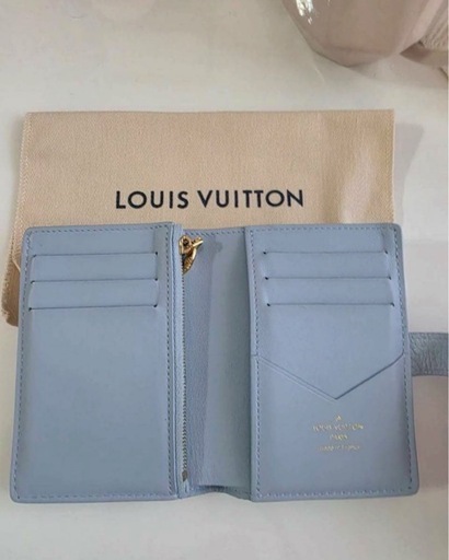 LOUIS VUITTON ライトブルー 二つ折り財布正規品保証2674
