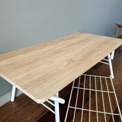 折りたたみテーブルの画像