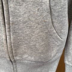 レディースフード付きパーカーサイズMややタイトの画像