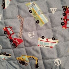 男児用　はたらく車柄のキルティング布の画像