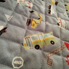 男児用　はたらく車柄のキルティング布の画像
