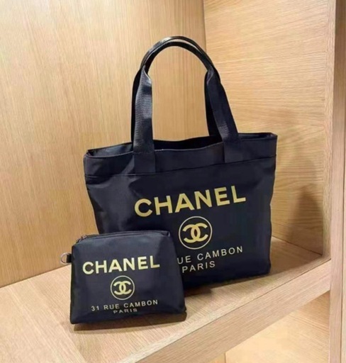 CHANELノベルティ海外限定トート&ポーチ