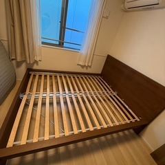 IKEA   ベッドフレーム　クイーンの画像