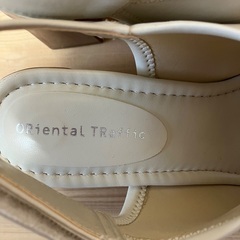 【無料でお譲りします】ORiental TRaffic 甲深ソフトレザーサンダル　ヒール　レザー　白の画像