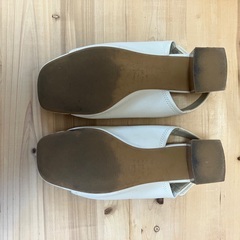 【無料でお譲りします】ORiental TRaffic 甲深ソフトレザーサンダル　ヒール　レザー　白の画像