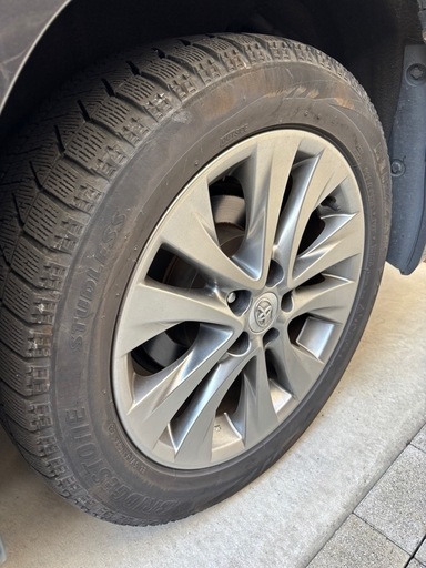 スタッドレスタイヤ　235/50 R18