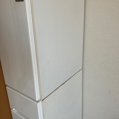 脱衣所の隙間収納棚の画像