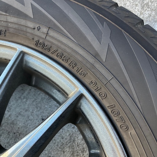 使用期間１ヶ月　ホイール付き冬用タイヤ４本セット　15インチ 使用期間1ヶ月 ホイール付き冬用タイヤ4本セット 15インチ