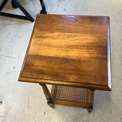 K2511-530 karimoku オールド 昭和レトロ 花台 サイドテーブル コロニアル キズ汚れ有りの画像