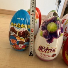 お菓子の缶（卵形）9個セット
の画像