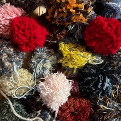 【毛糸のポンポン➕未完成の編みぐるみ】ハンドメイドにの画像