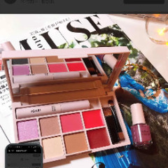 アイシャドウとネイルの画像