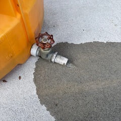 蓋なし貯水タンク/ポリタンク（コック付き）家庭菜園や緊急時に の画像