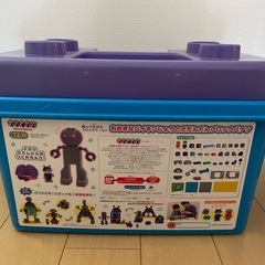 おおきなバイキンマンじょうとだだんだんブロックバケツのみの画像