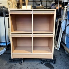 ディスプレイラック フラップシェルフ 収納棚 ディスプレイ ボード ナチュラルカラー 4マス W795 D450 H890 中古品 ④の画像
