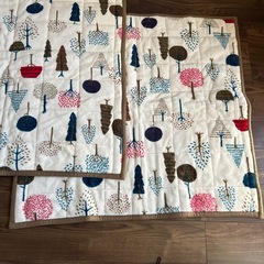 ベルメゾン　タイルラグ　正方形の画像