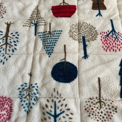 ベルメゾン　タイルラグ　正方形の画像