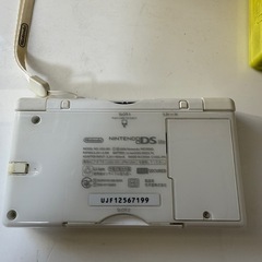 ニンテンドーDSi 2台セットとゲーム2本の画像