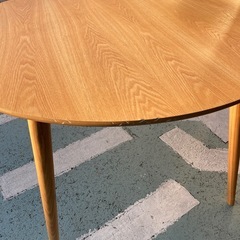 ダイニングテーブルの画像