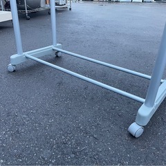 2連　2段　ダブル　パイプハンガー　ハンガーラック　ポールハンガー　ハンガーポール　衣類掛け　縦伸縮可　キャスター付　中古　④の画像